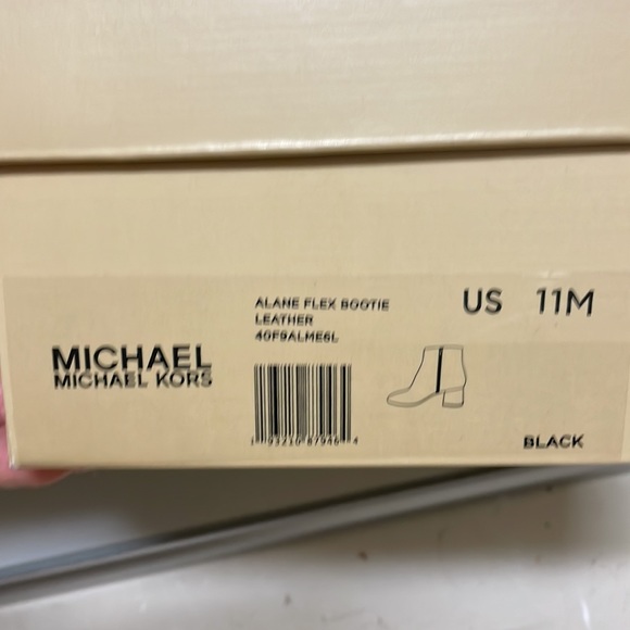 NIB $165 MICHAEL KORS Alane Pebbled Leather Ankle Boots - Picture 8 of 8